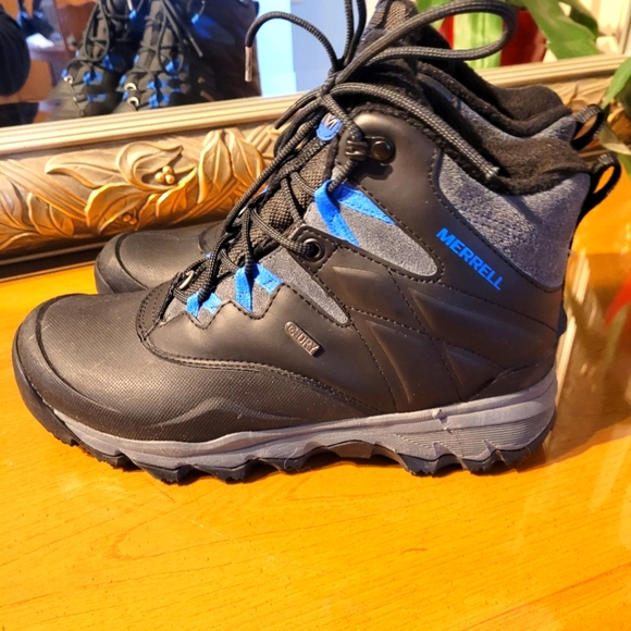 Merrell insulated boots. Sz.8 - Picture 3 of 12